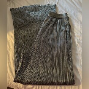 NWT FRANCESCA’S Wide Pleated Silver Pants